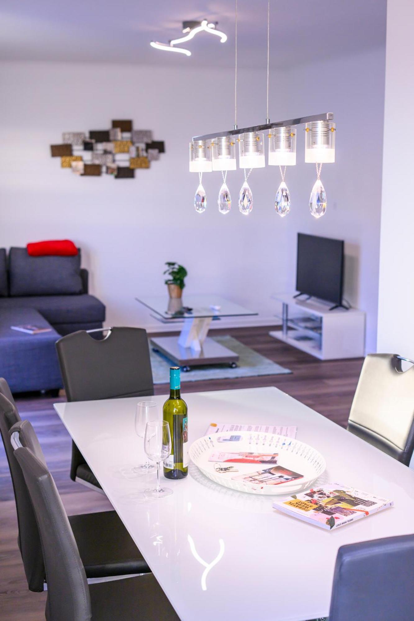 Hub Close To Main Station By Jr Apartamento Viena